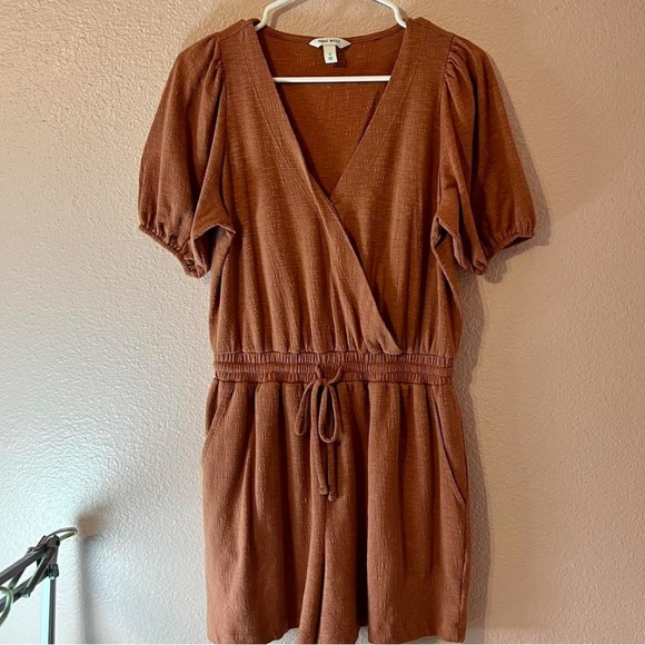 Rust Romper with Puff Sleeves and Pockets - Picture 2 of 8